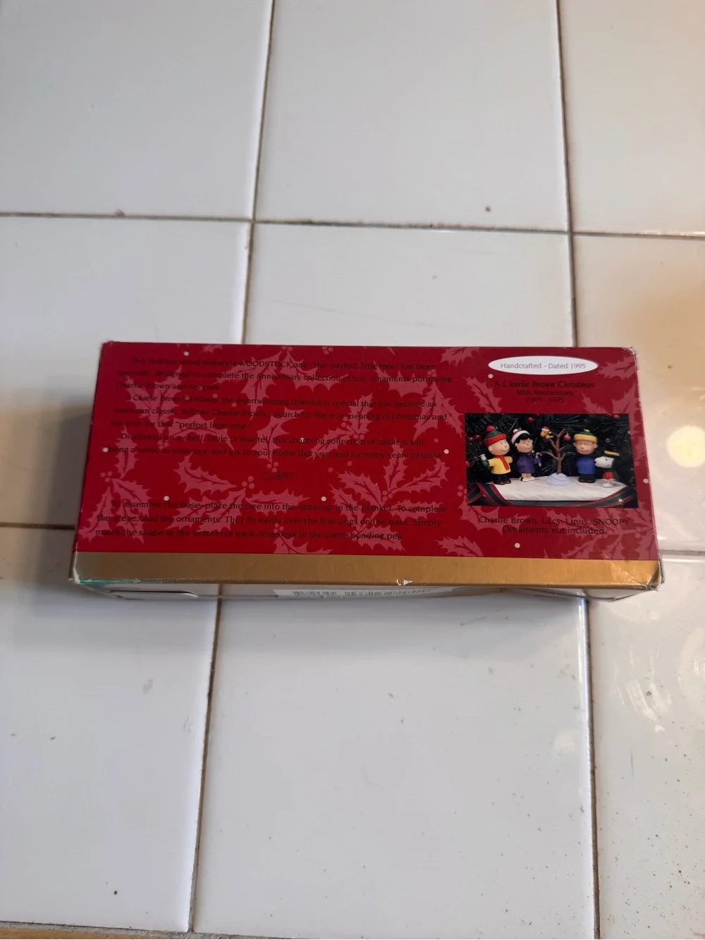 Department 56 Red and Green Peanuts Charlie Brown Snow Scene Tabletop Display